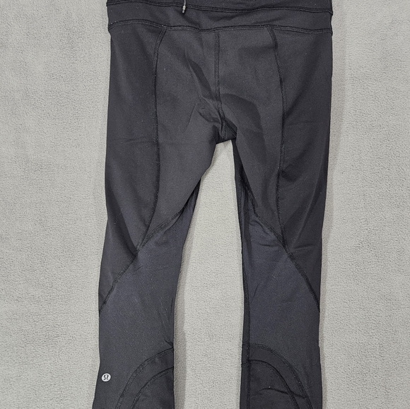 Lululemon Athletic Womens Leggings Size 6 Crop Soild Black Pockets - Picture 4 of 8